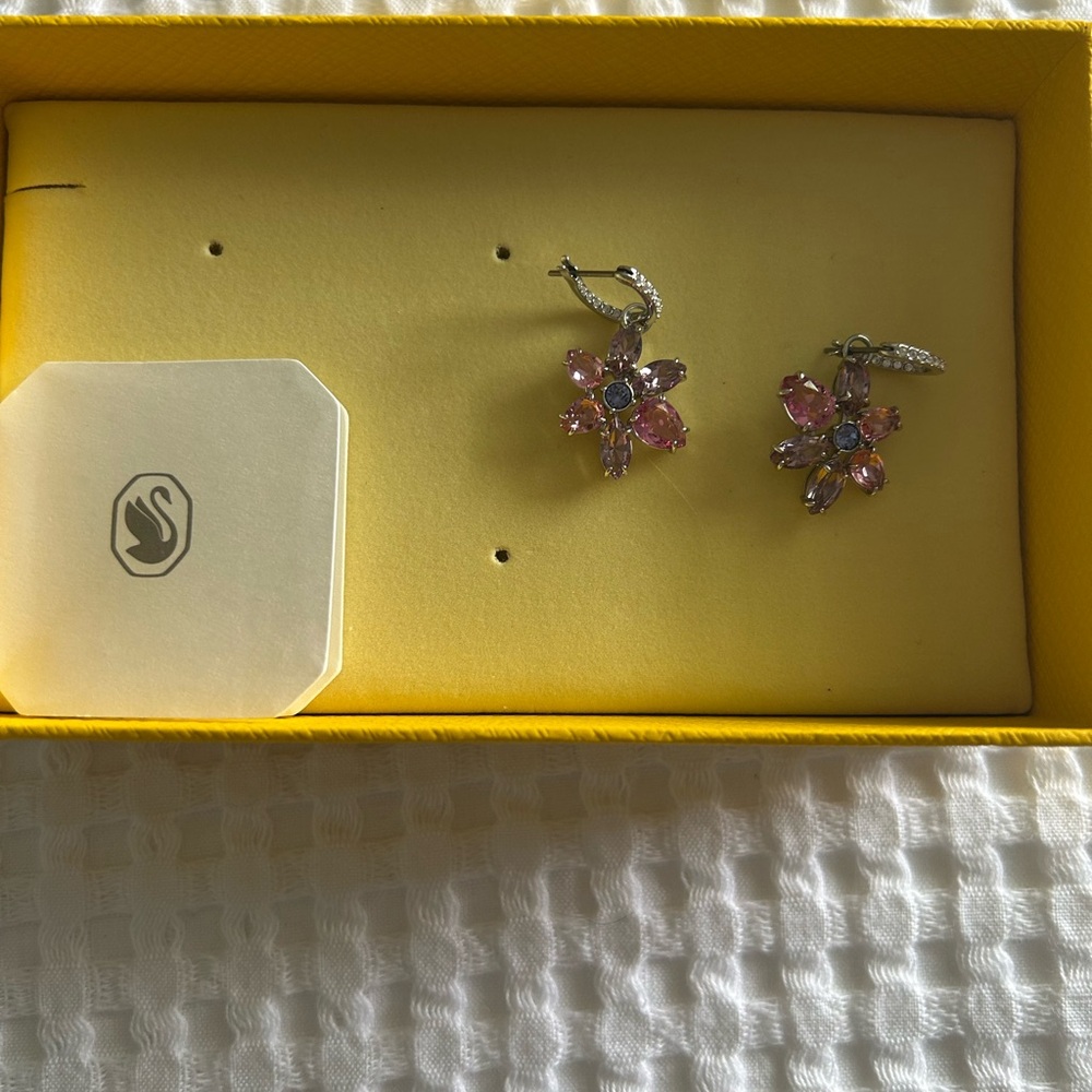Swarovski Gema Floral Drop Huggie Hoop Earrings